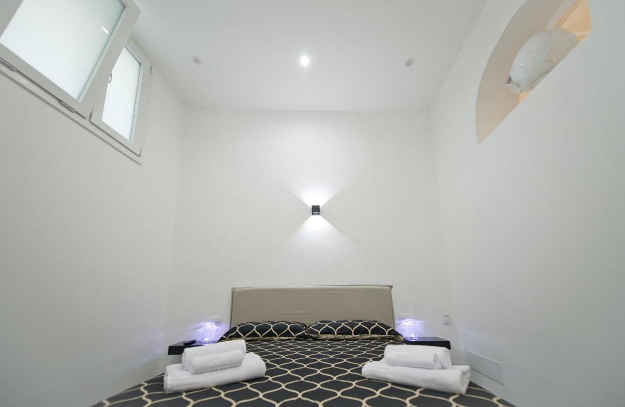 Dimora Kaemca Apartment Brindisi Bagian luar foto