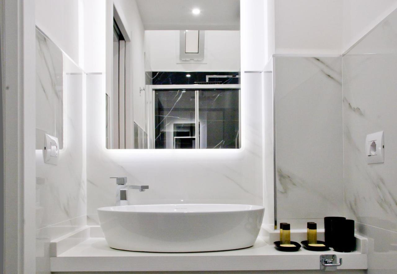 Dimora Kaemca Apartment Brindisi Bagian luar foto